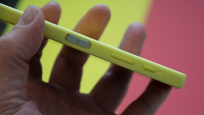 Test du Sony Xperia Z5 Compact : lecteur d'empreintes digitales et bouton d'alimentation